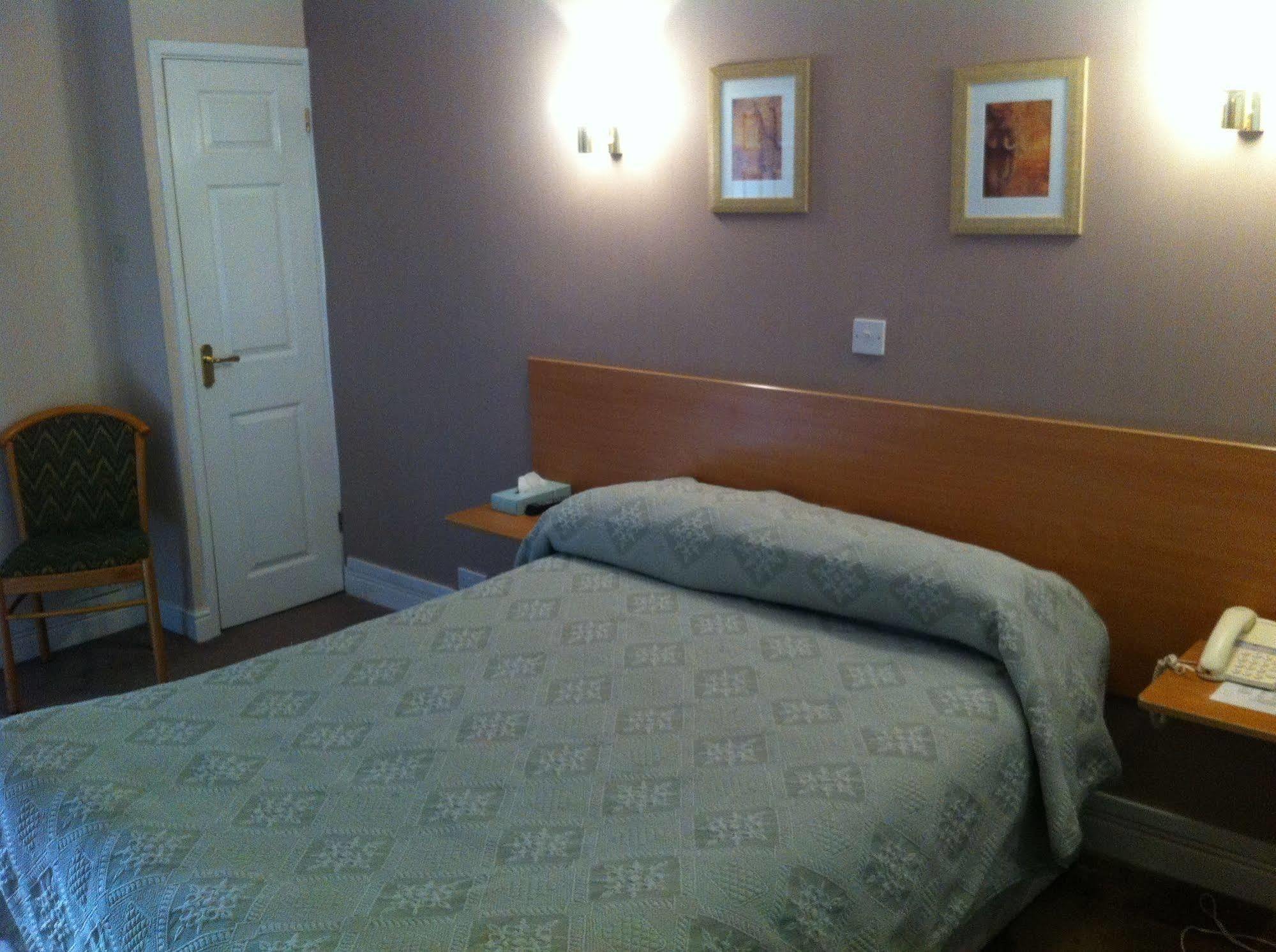 The Town & Country Lodge Dundry ภายนอก รูปภาพ