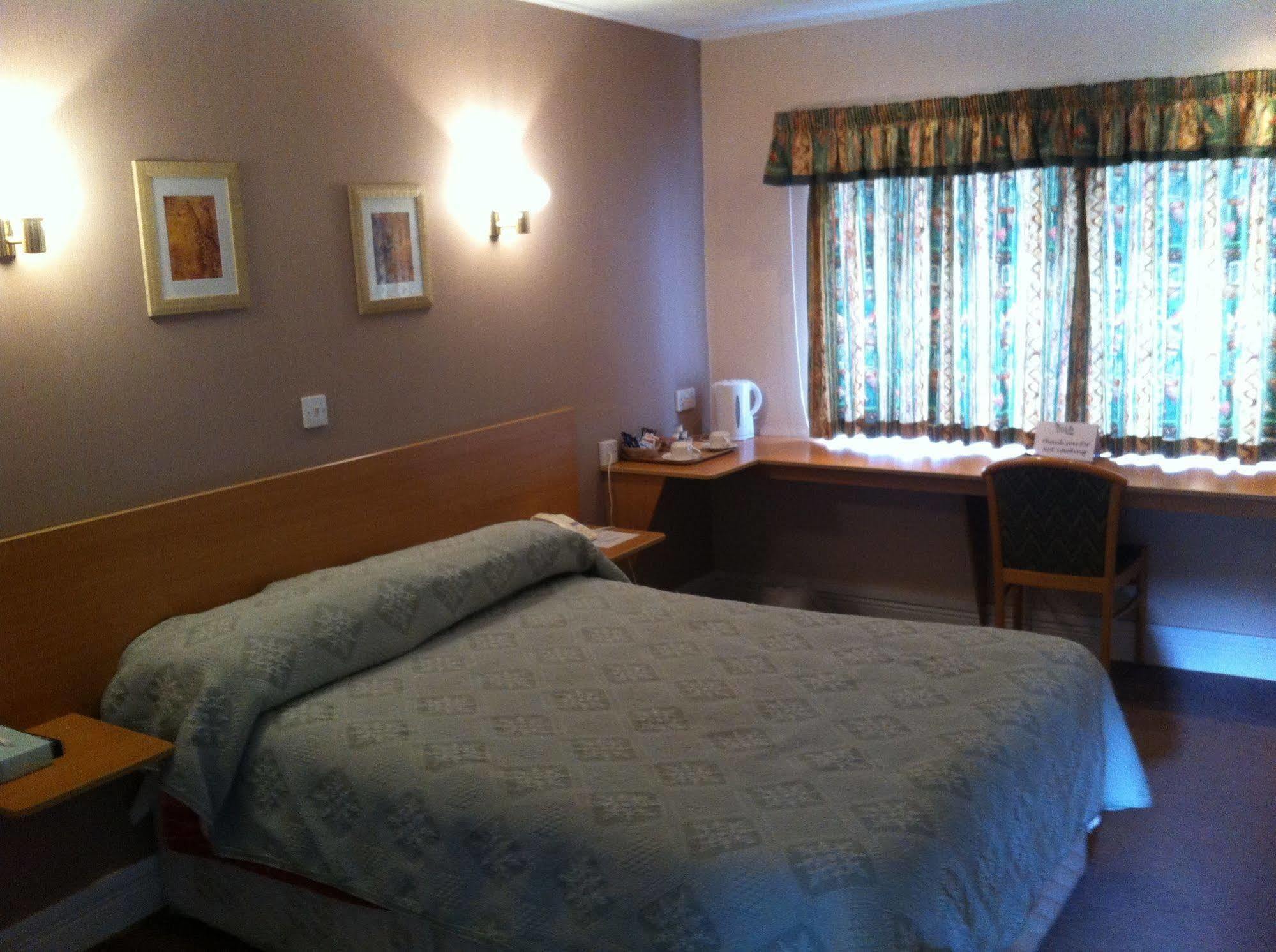 The Town & Country Lodge Dundry ภายนอก รูปภาพ