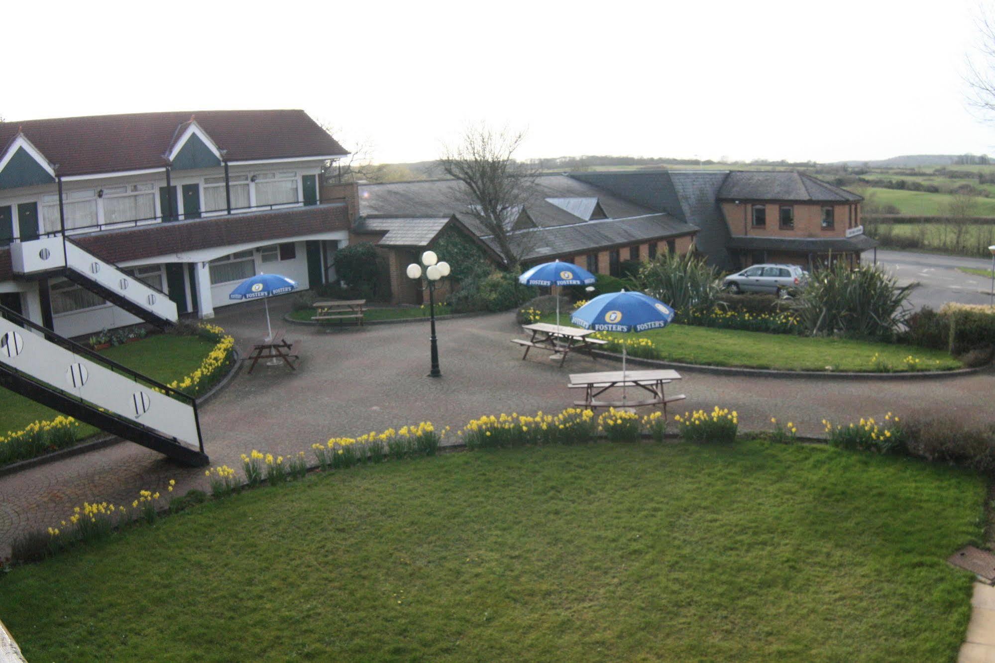 The Town & Country Lodge Dundry ภายนอก รูปภาพ