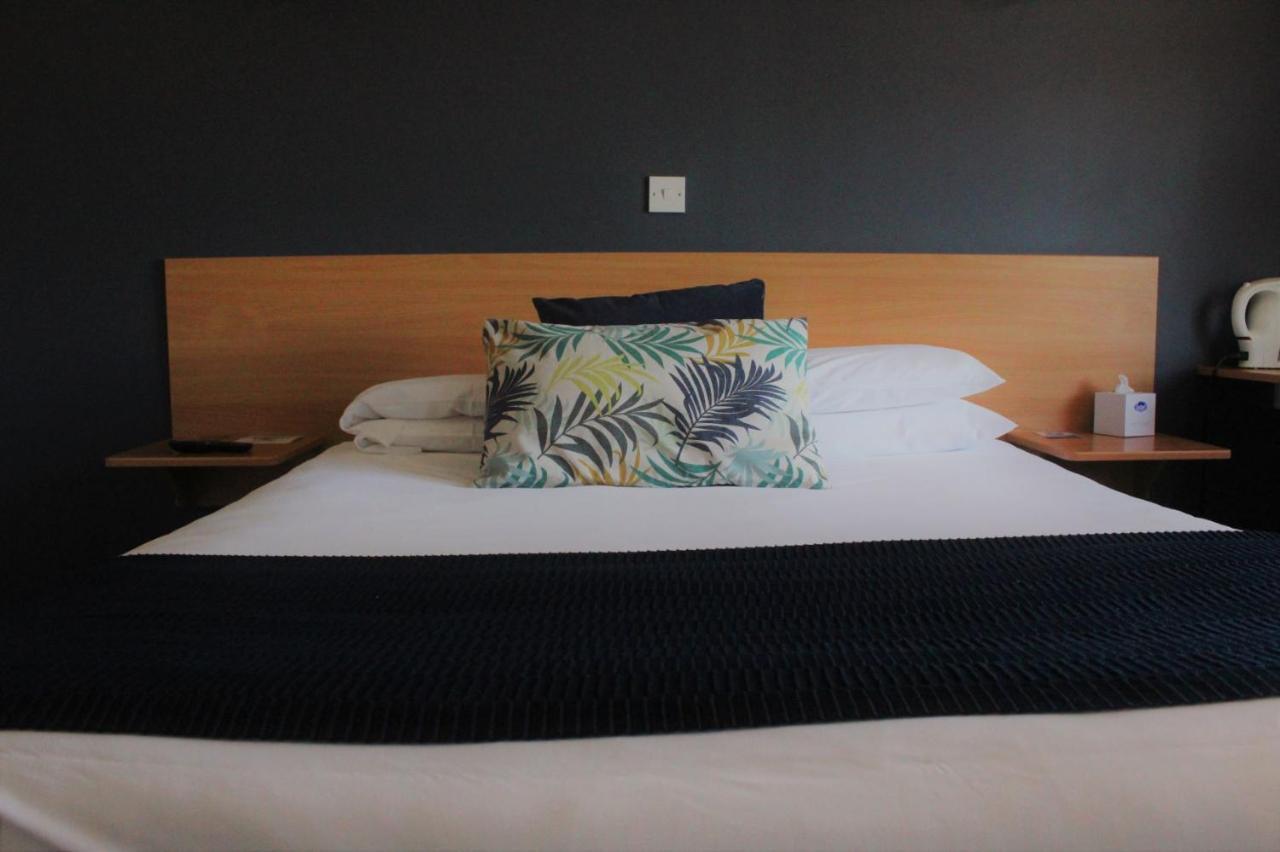 The Town & Country Lodge Dundry ภายนอก รูปภาพ