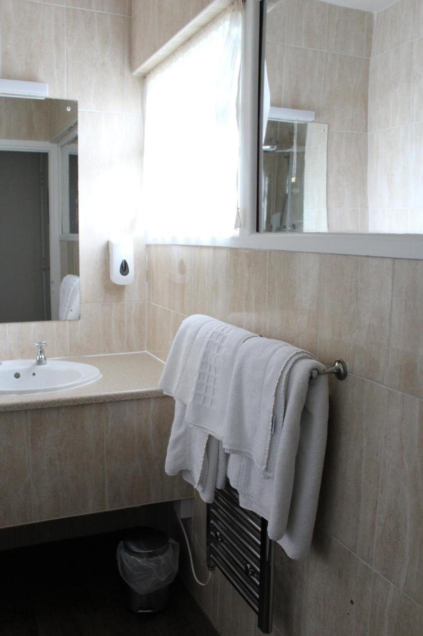 The Town & Country Lodge Dundry ภายนอก รูปภาพ