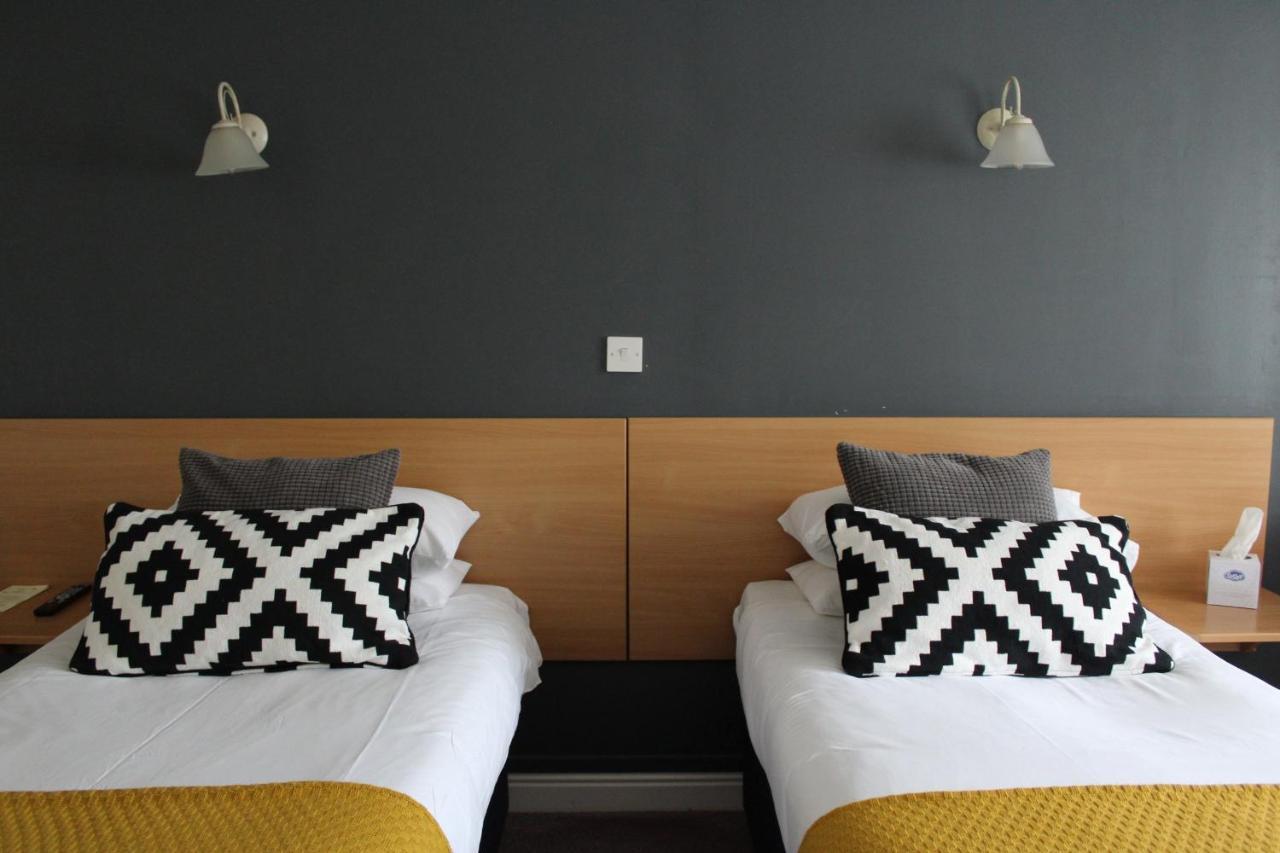 The Town & Country Lodge Dundry ภายนอก รูปภาพ